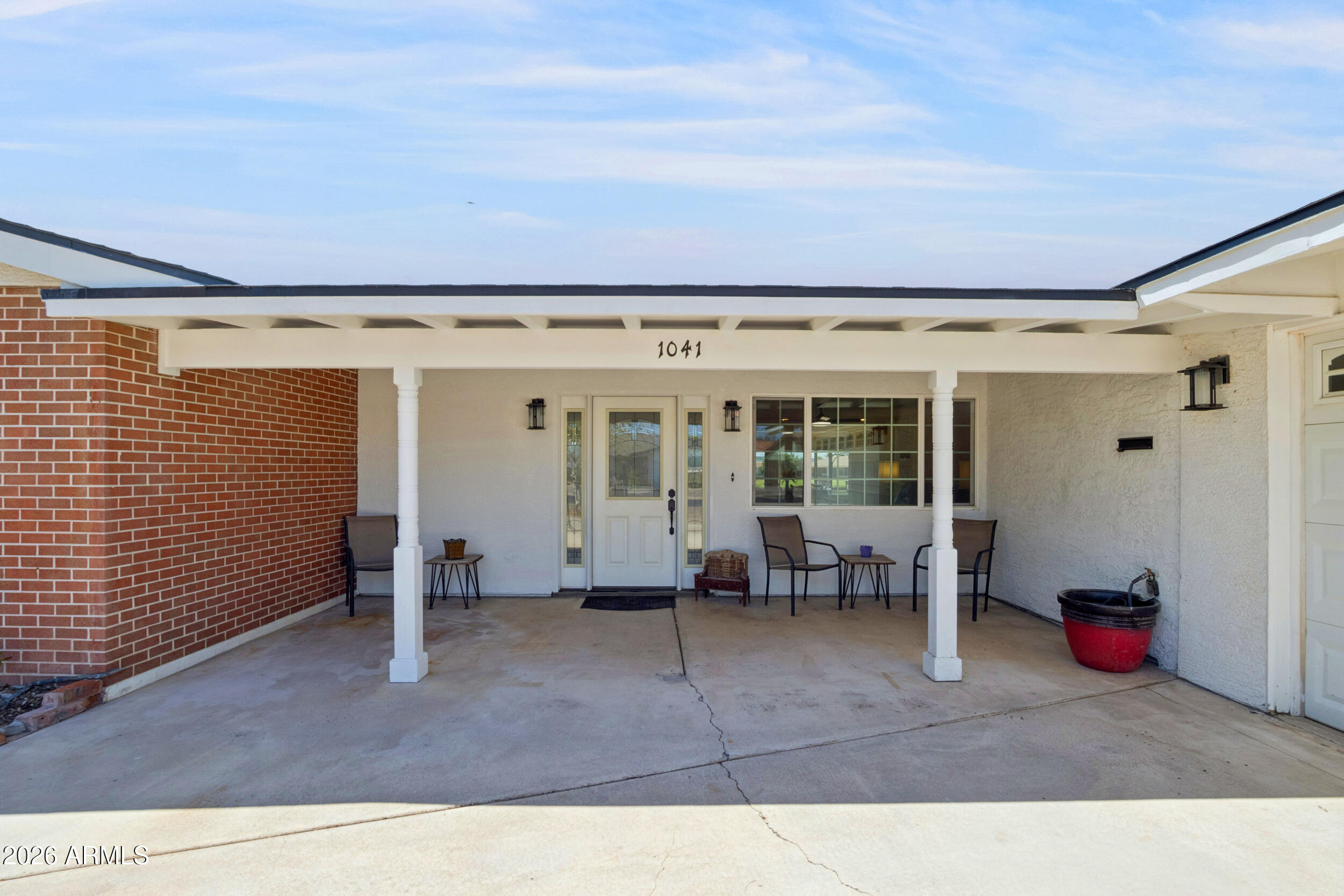 1041 S LONGWOOD Loop