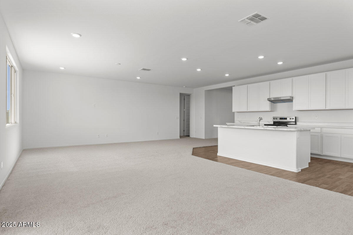 1409 E JACQUELINE Place