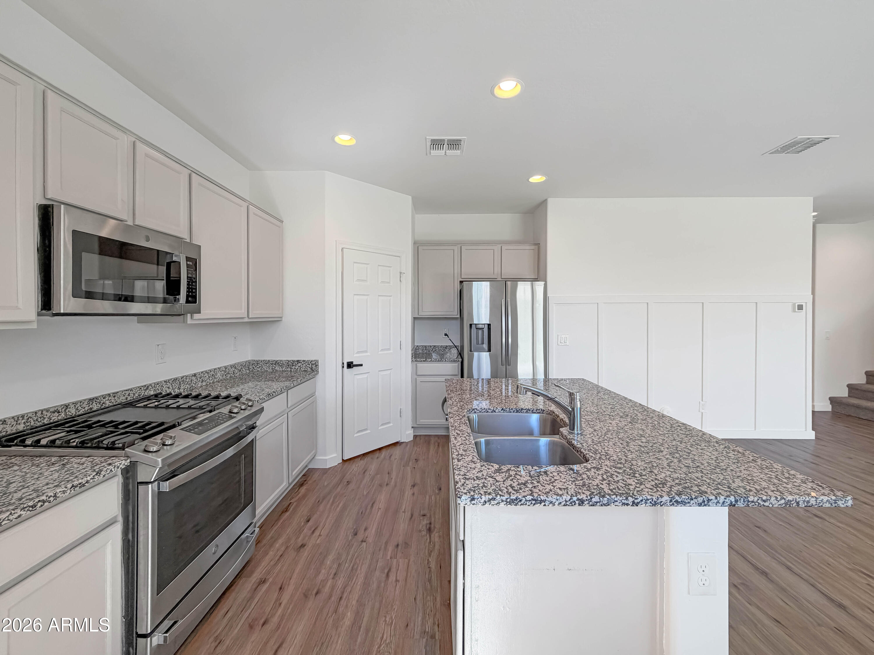 3215 W POLLACK Street