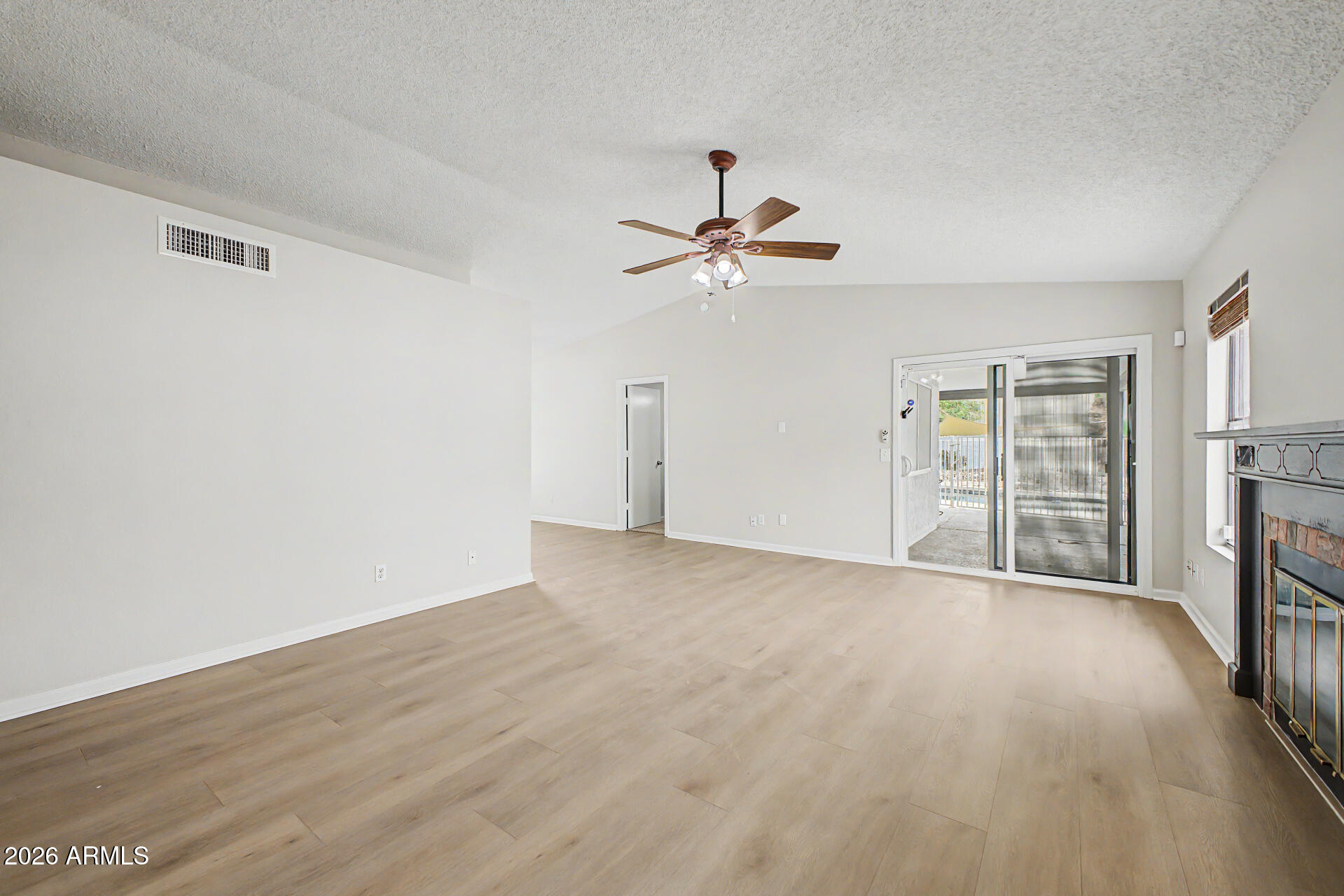 906 E ESCUDA Drive