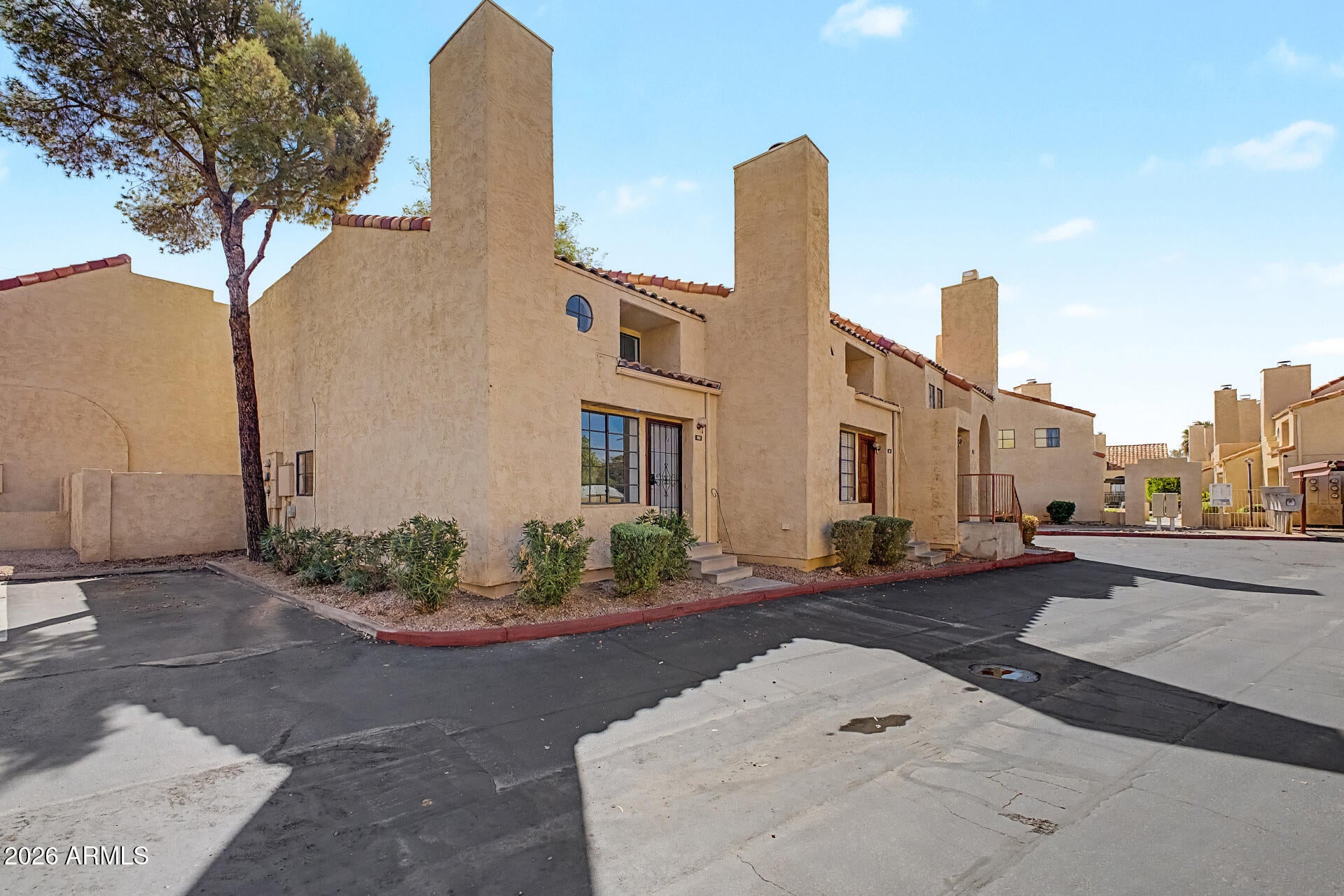 1025 E HIGHLAND Avenue 32