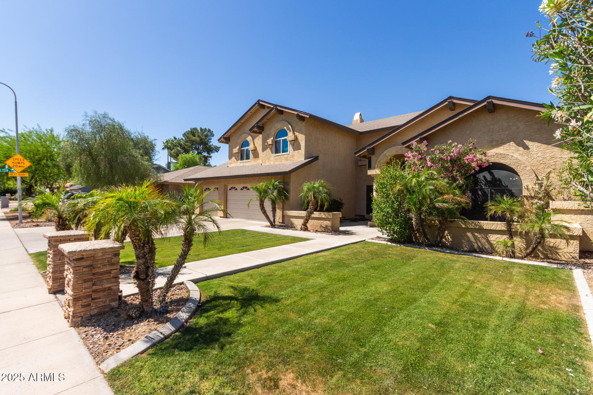 1946 E CAROLINE Lane