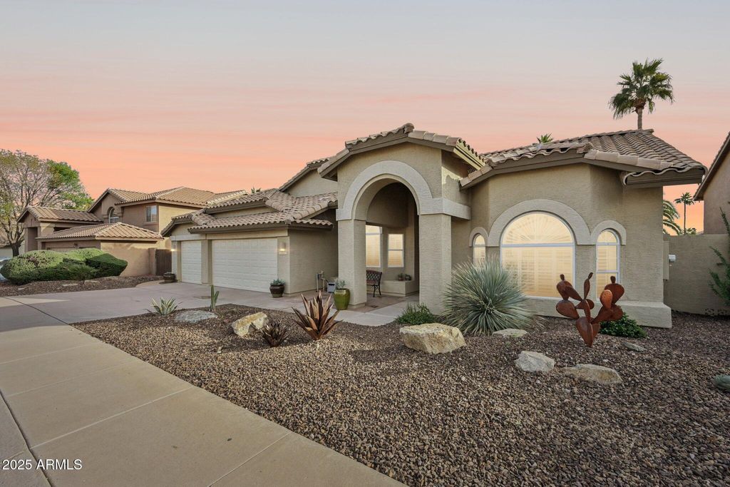 Photo of 1603 E Briarwood Terrace, Phoenix, AZ 85048 (MLS # 6952638)