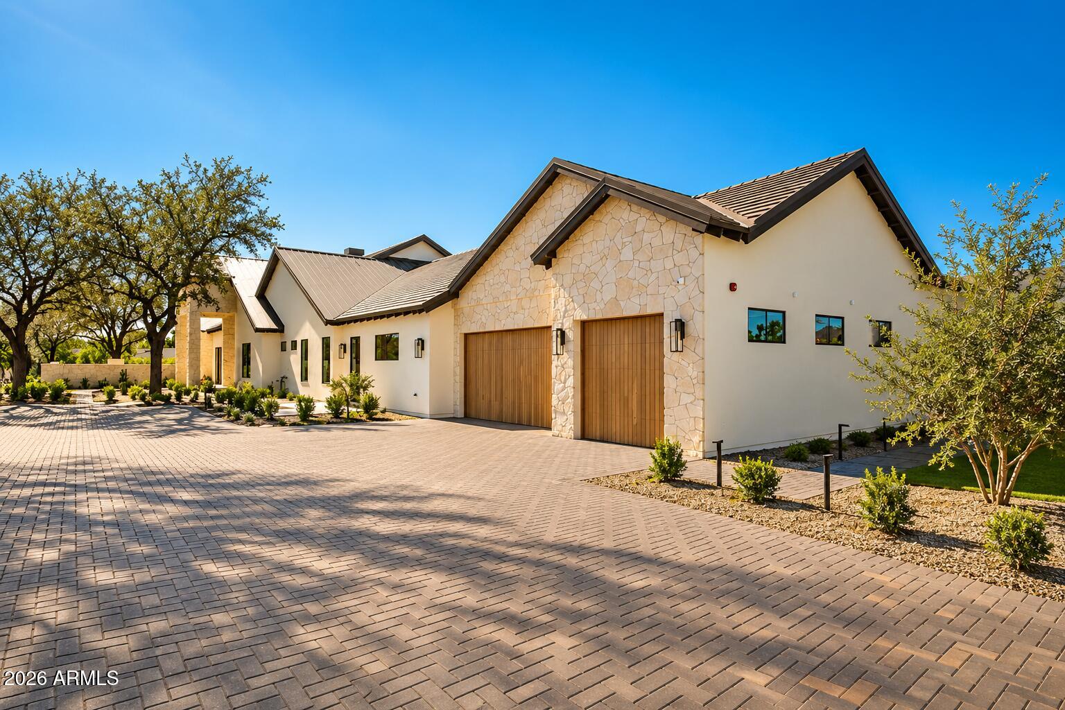 4632 N ROYAL PALM Circle