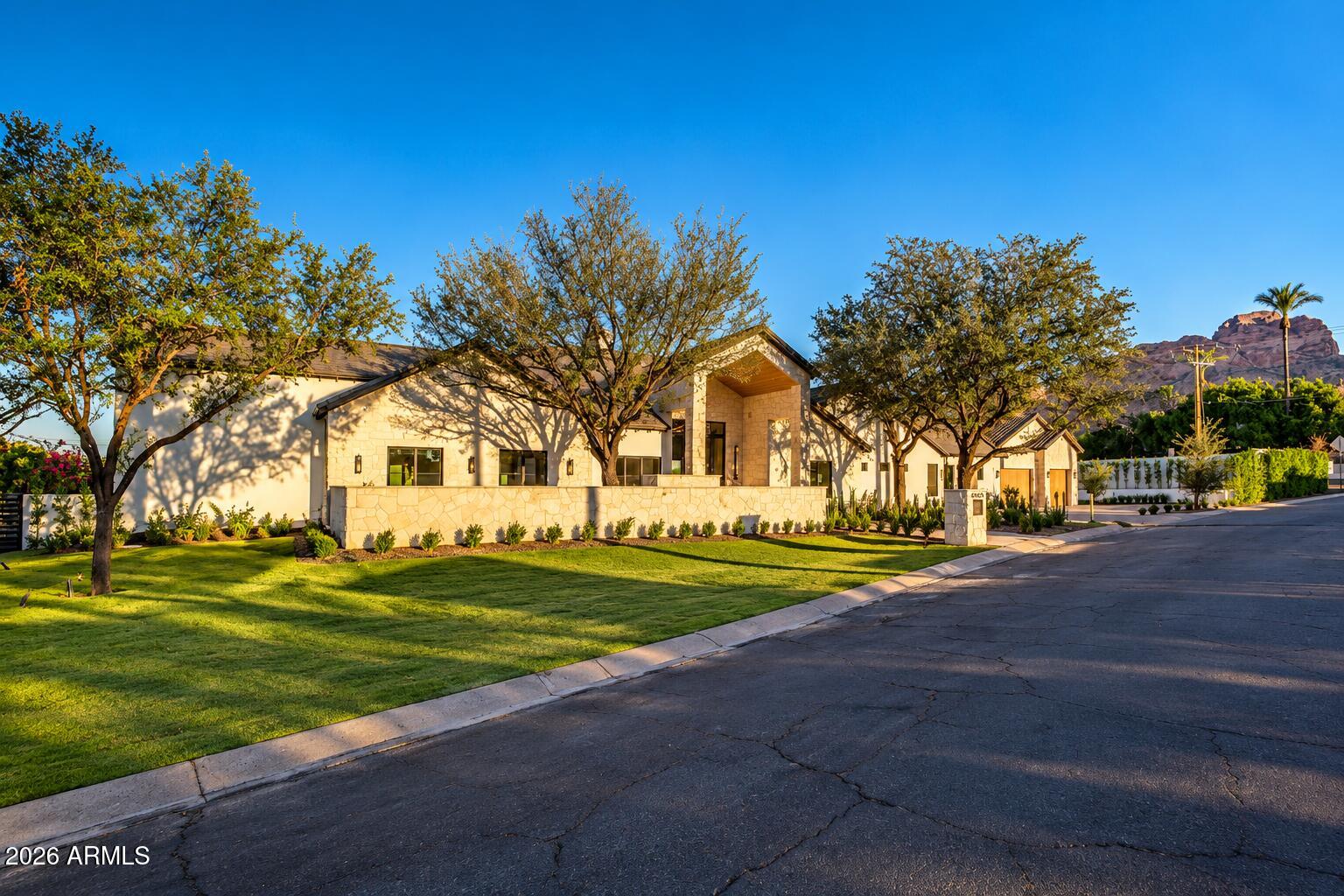4632 N ROYAL PALM Circle