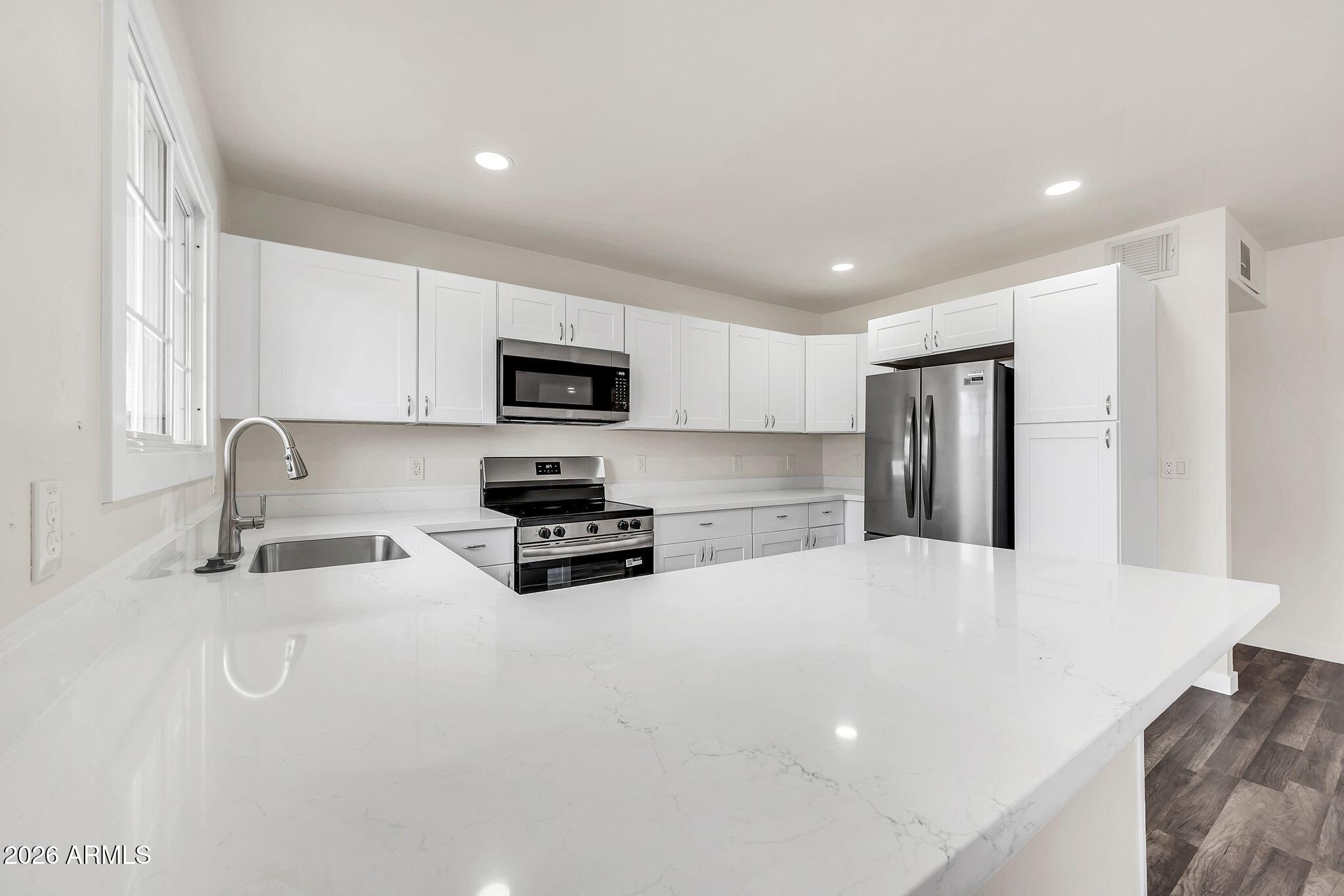 7742 W FAIRMOUNT Avenue