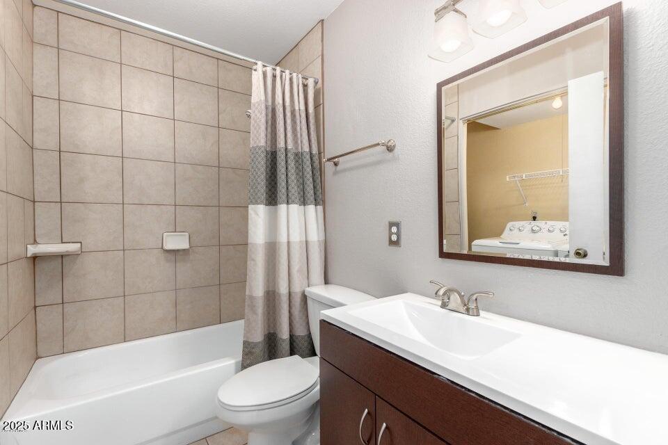 928 S CASITAS Drive B