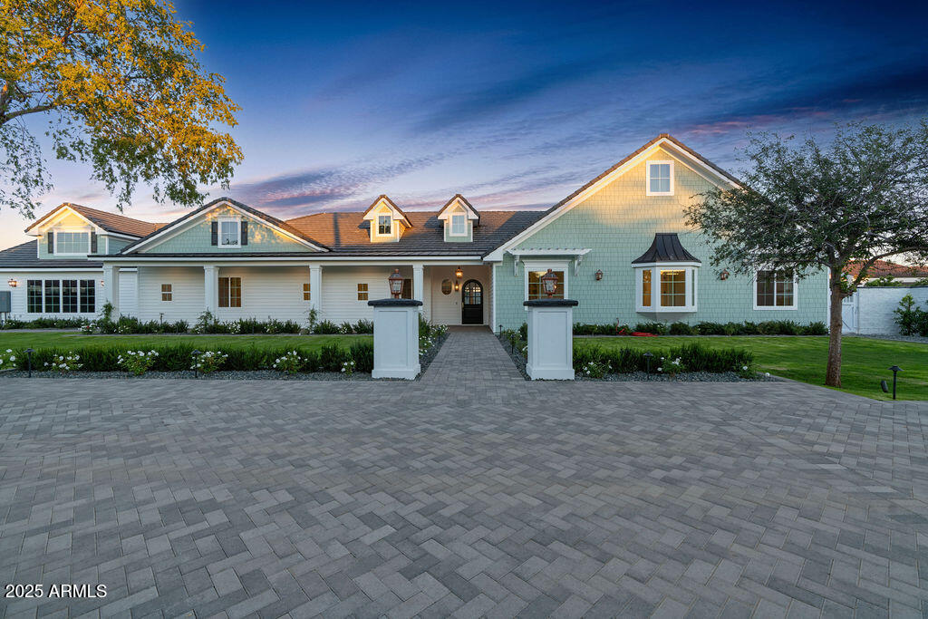 2495 E SUPERSTITION Drive