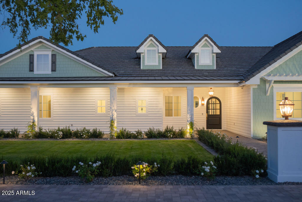 2495 E SUPERSTITION Drive