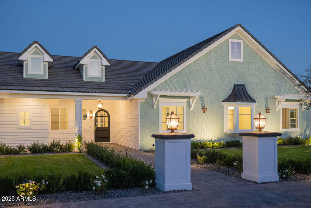 2495 E SUPERSTITION Drive