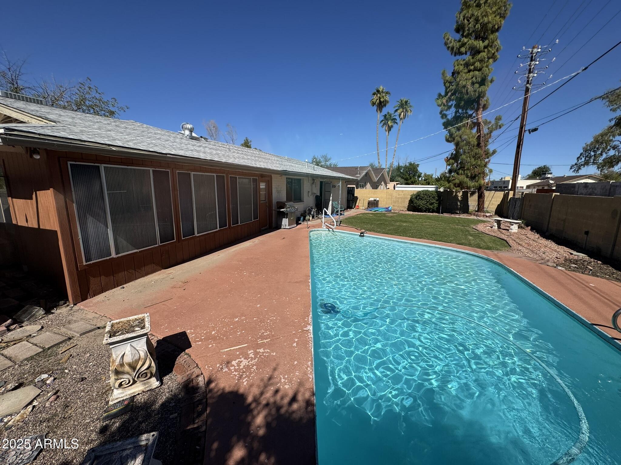 3021 S KENNETH Place