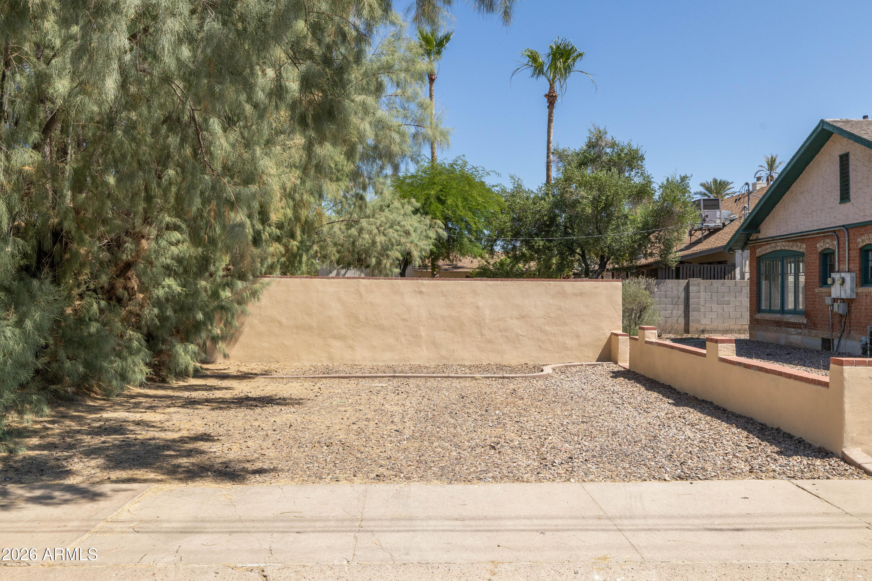 PALM GARDENS - Residential Income