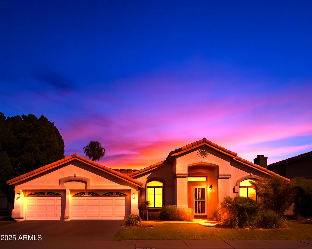 Photo of 12327 N 57th Drive, Glendale, AZ 85304 (MLS # 6918756)