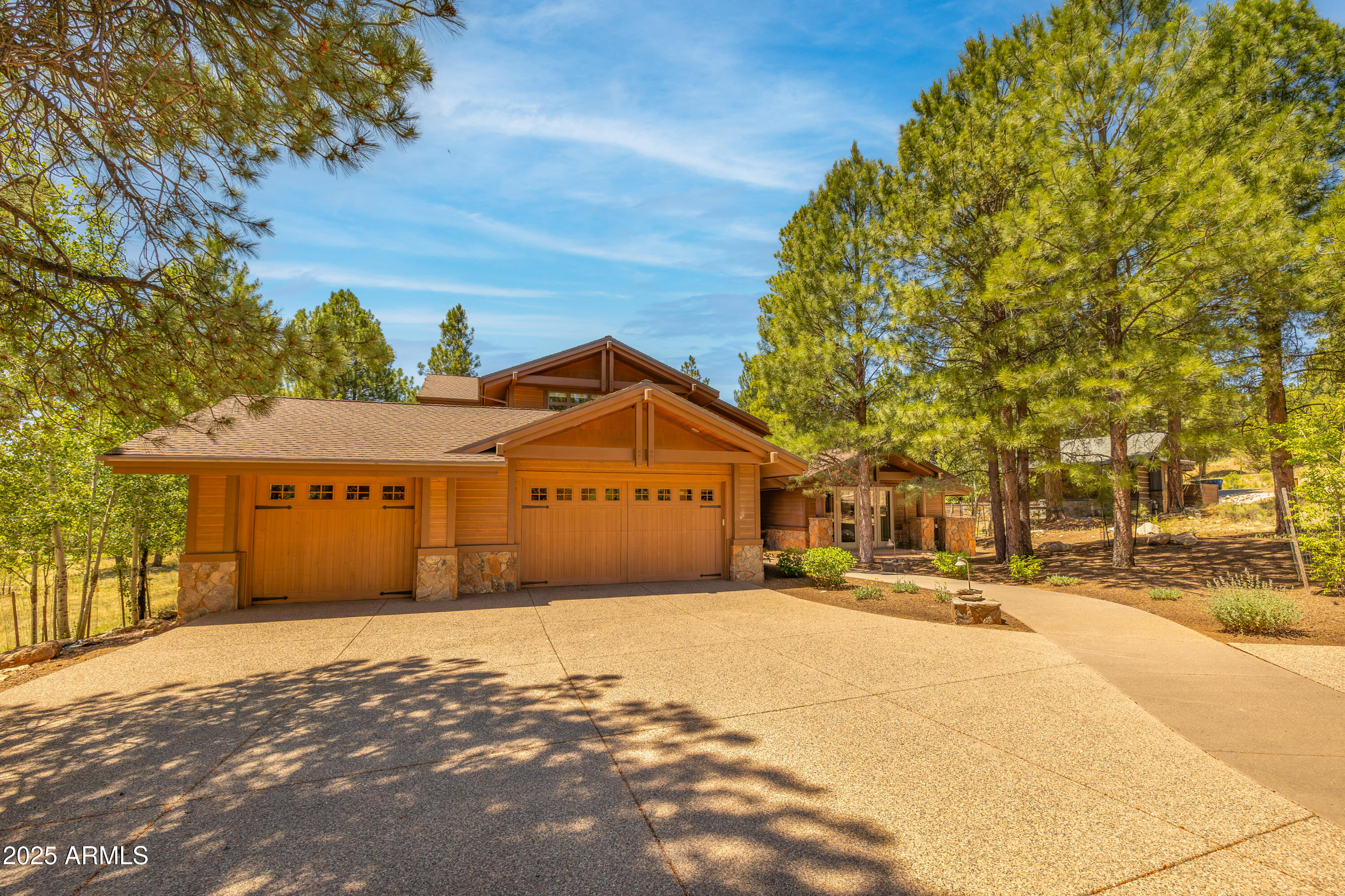 1583 E Castle Hills Drive 11