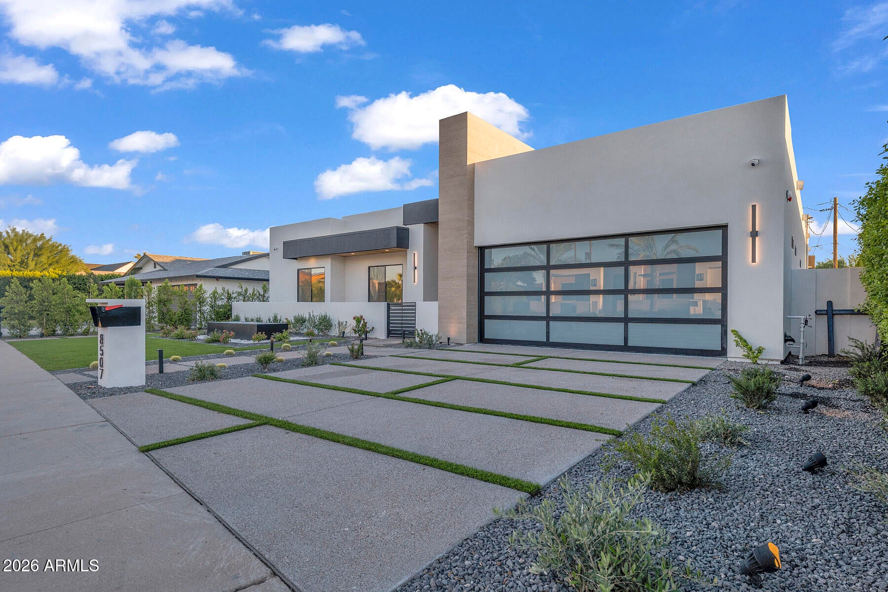 8507 E INDIANOLA Avenue