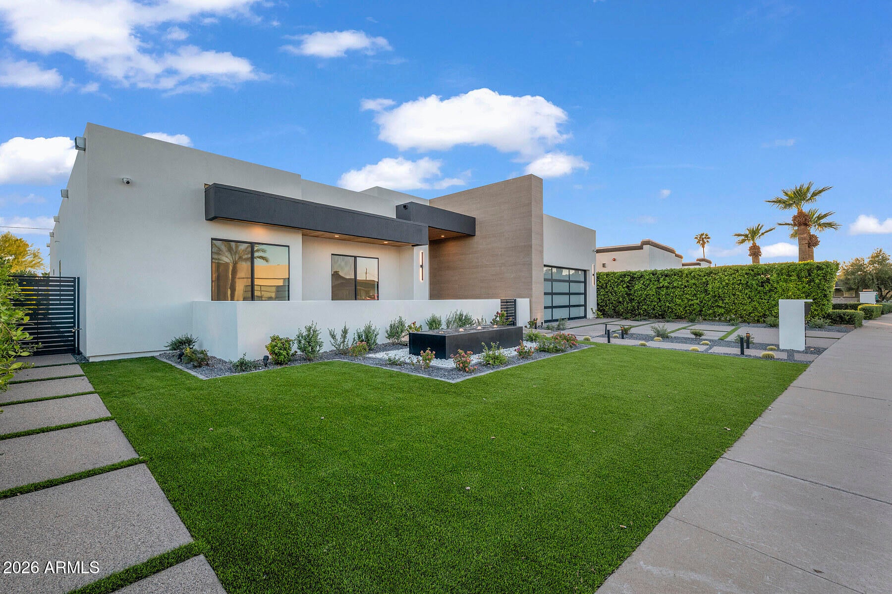 8507 E INDIANOLA Avenue