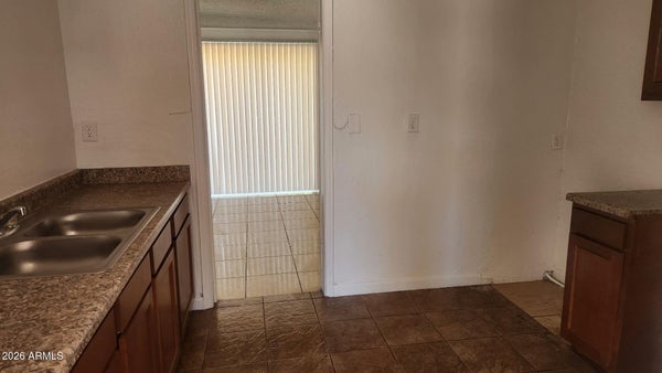 2240 W MORTEN AVE APT A, PHOENIX, AZ 85021 - Image 7d4ff54cbbc1e294b473955d86ef2bfd/1715539527
