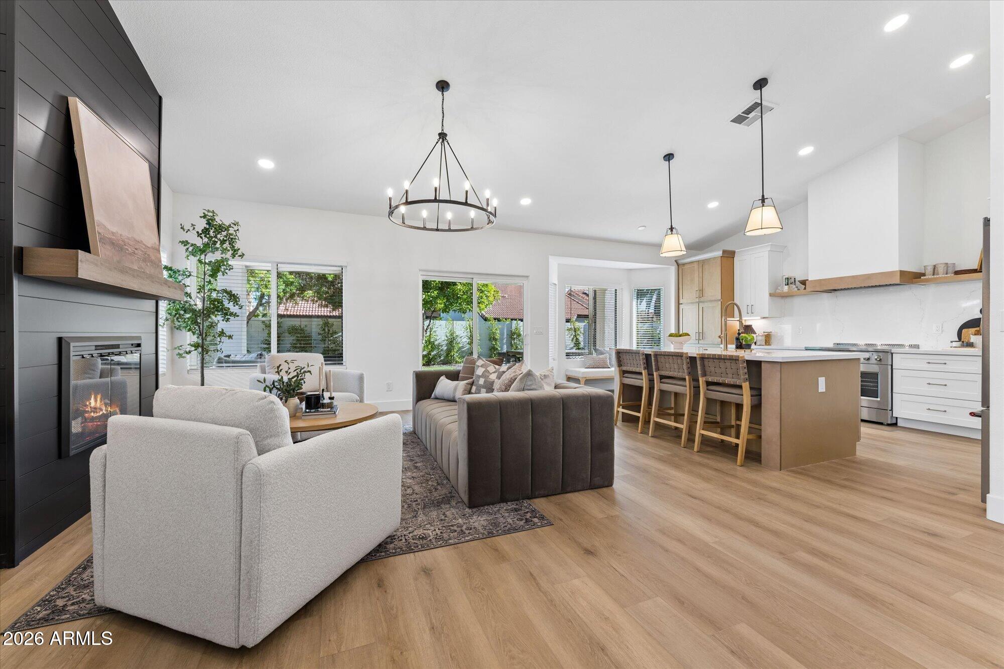 5637 E BEVERLY Lane