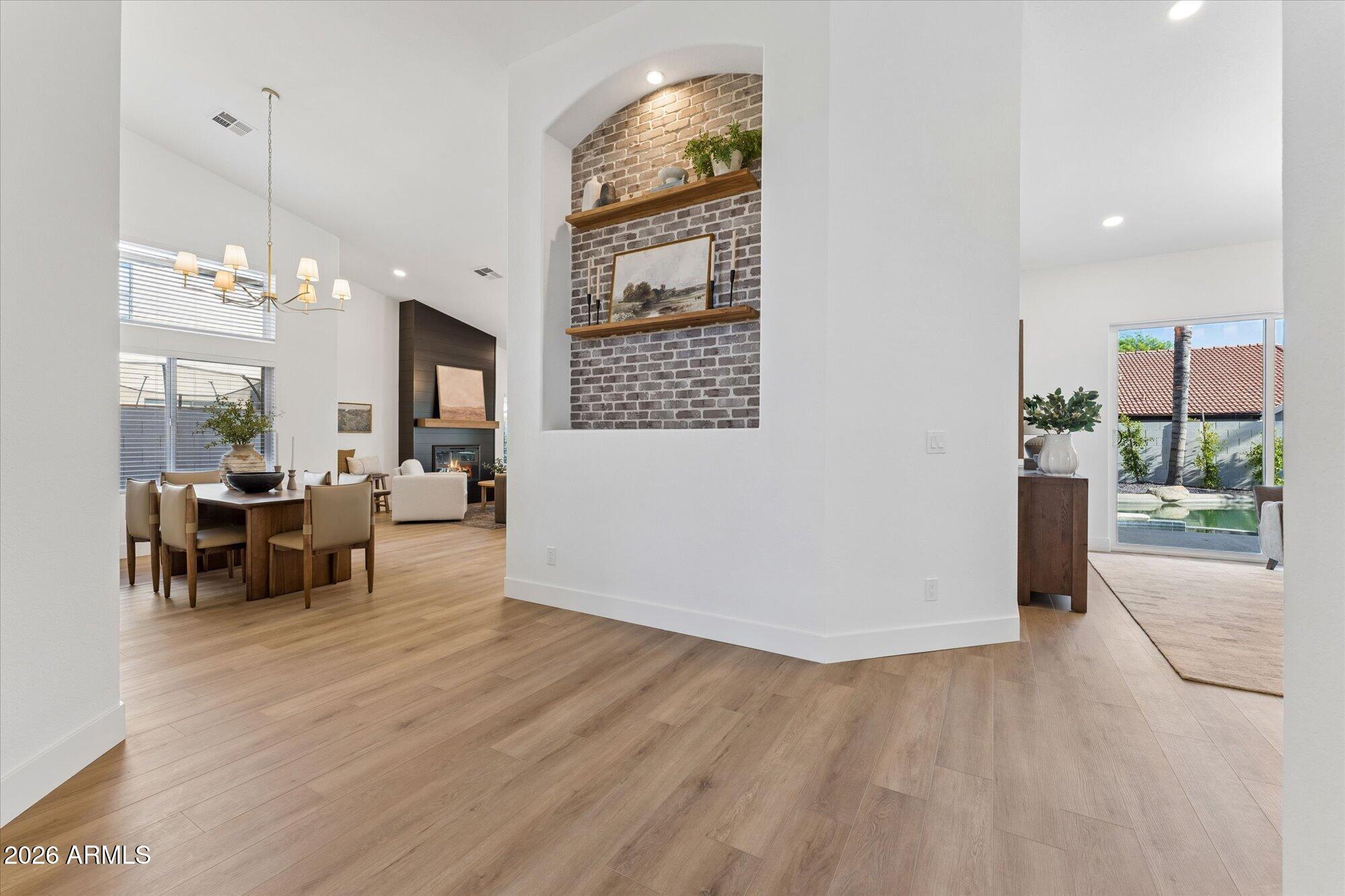 5637 E BEVERLY Lane