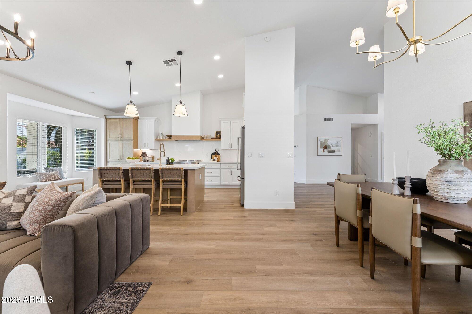 5637 E BEVERLY Lane