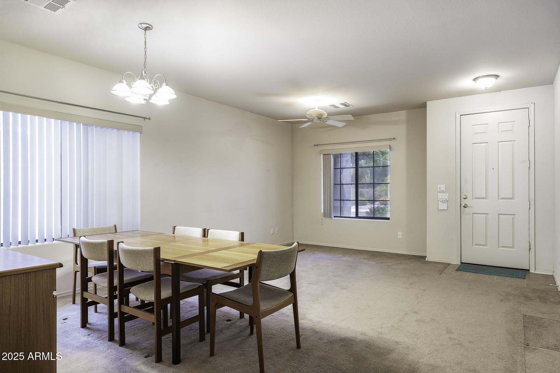 1442 E SADDLEBROOK Court