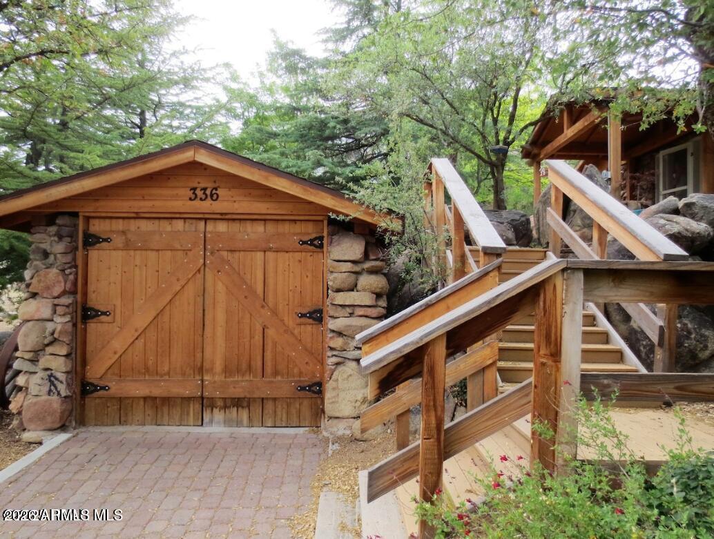 336 S LINDBERGH Drive