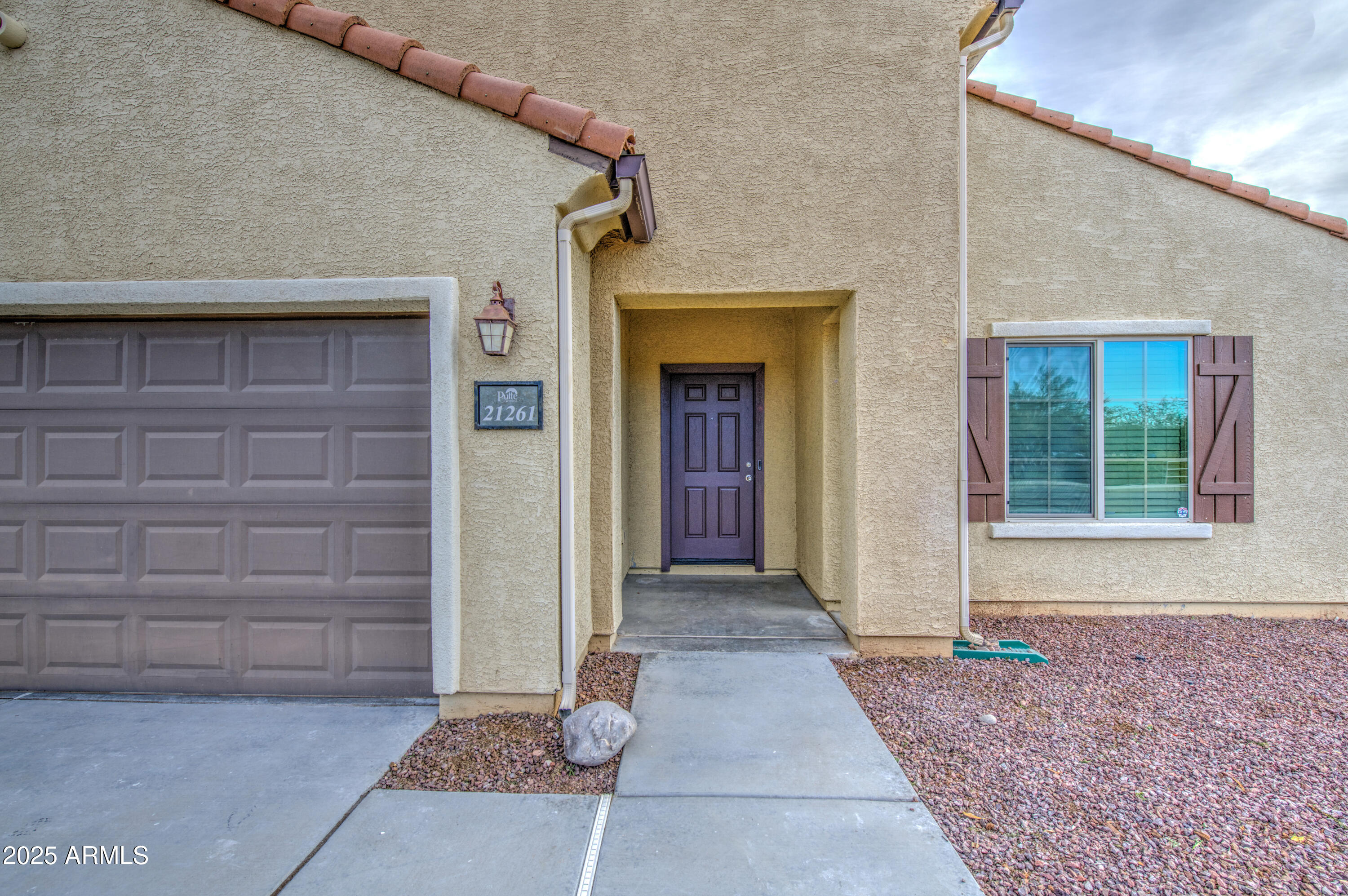 21261 E VOLUNTEER Drive