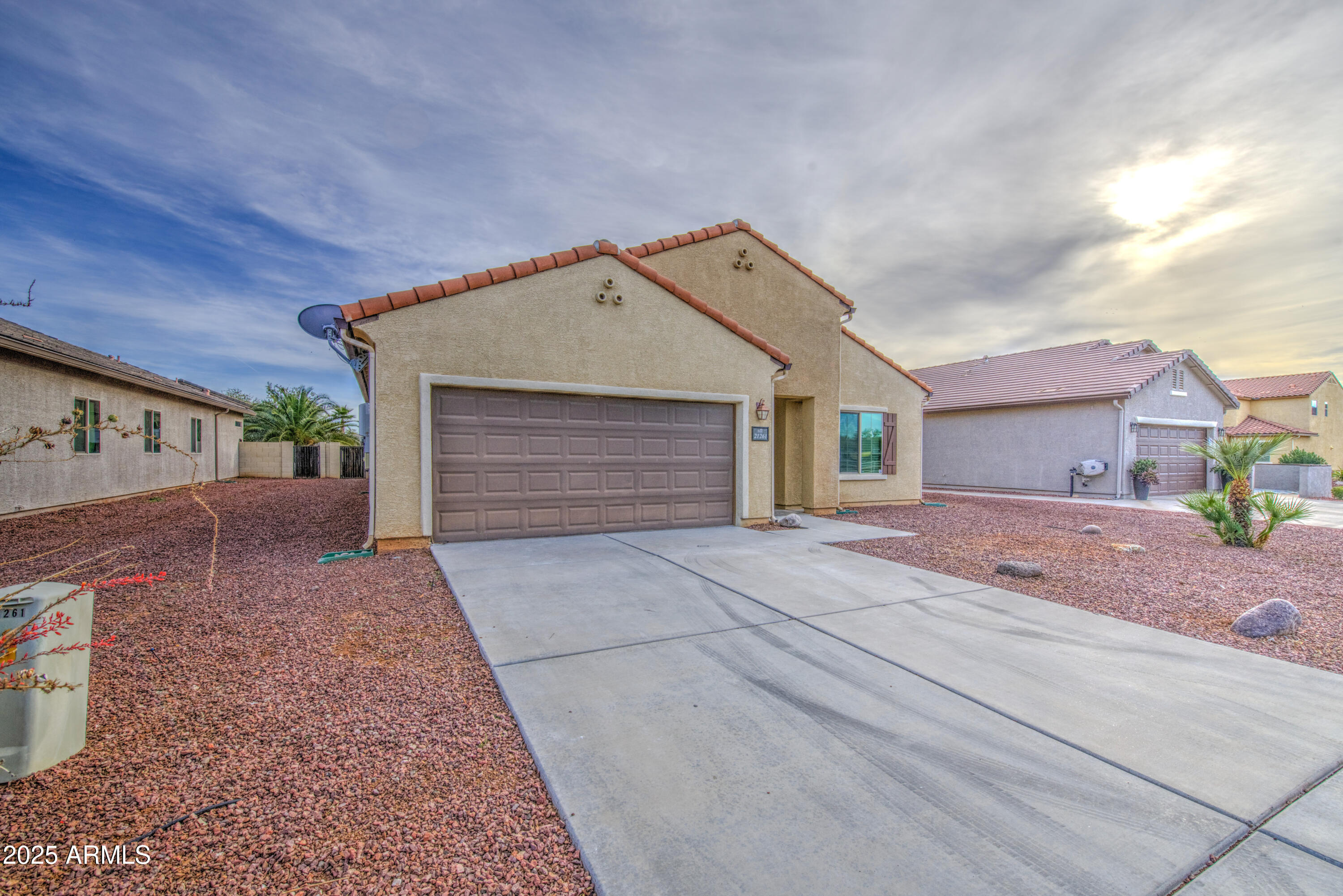 21261 E VOLUNTEER Drive