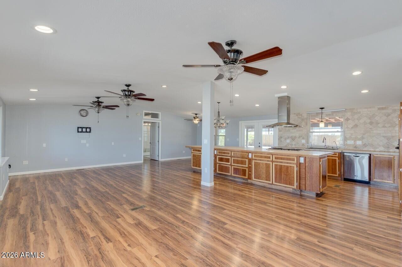1415 W ROUNDUP Street