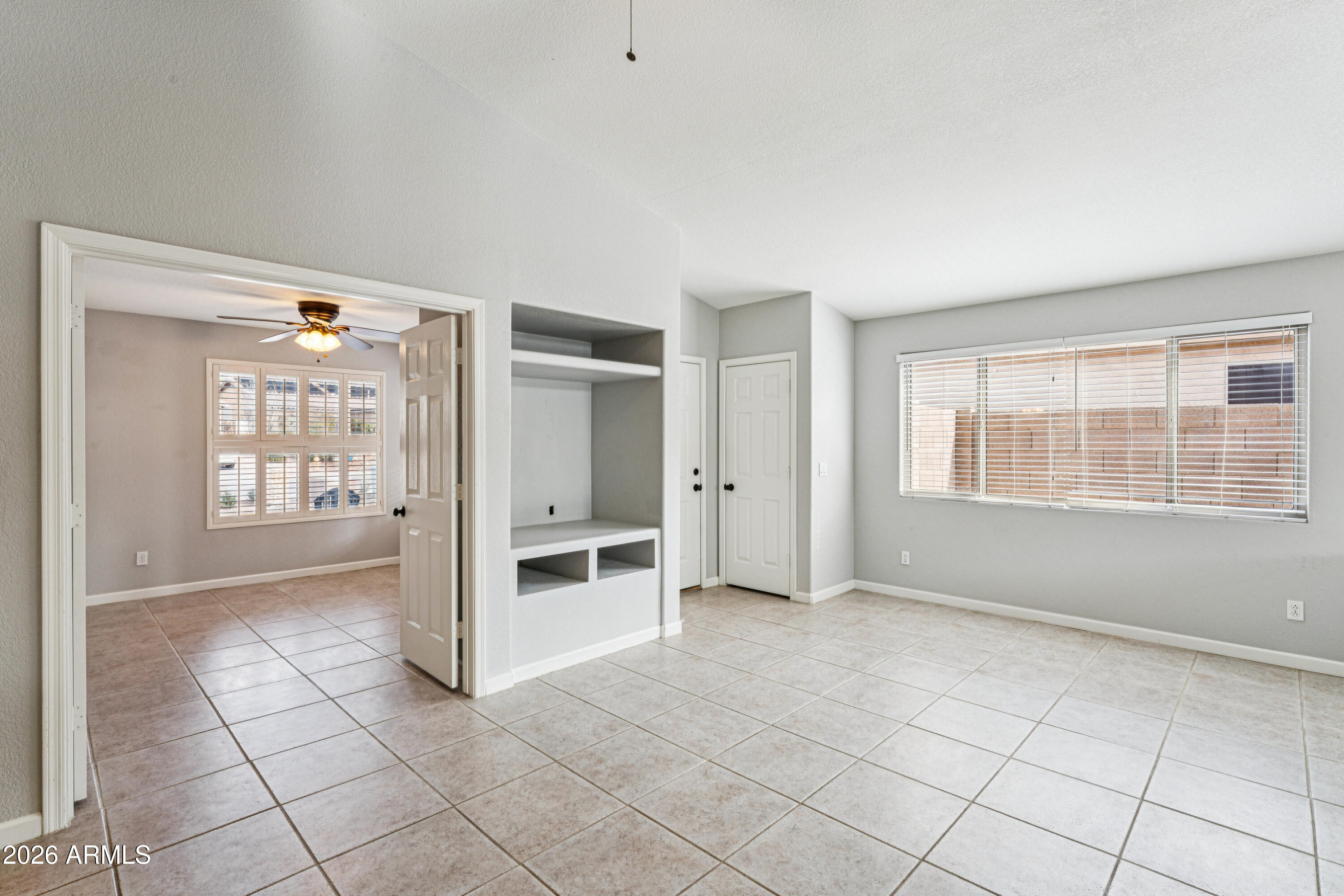 1737 W HIDDENVIEW Drive