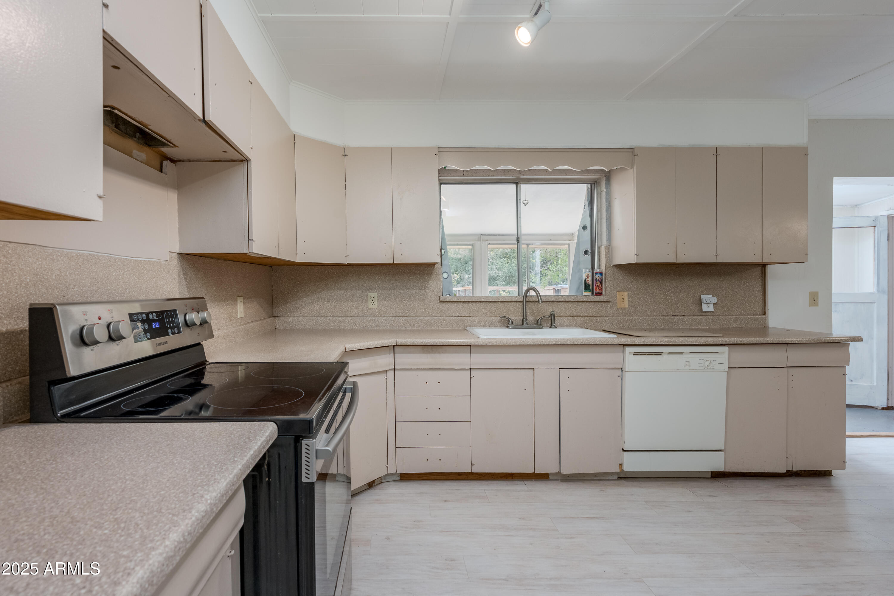 Rimrock, Arizona 86335, United States, 3 Bedrooms Bedrooms, ,2 BathroomsBathrooms,Residential,Active,206163