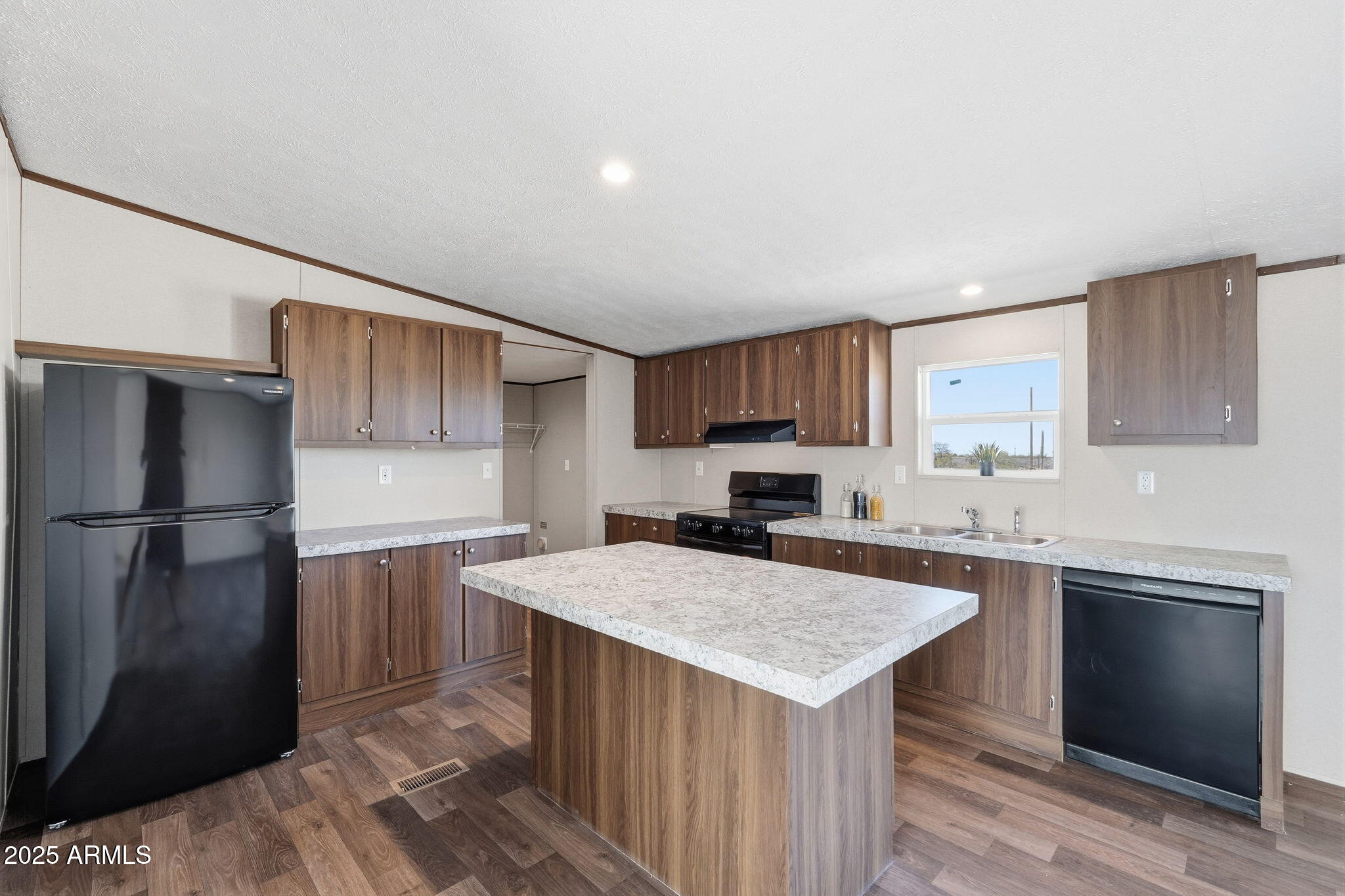 10509 N Dogwood Road