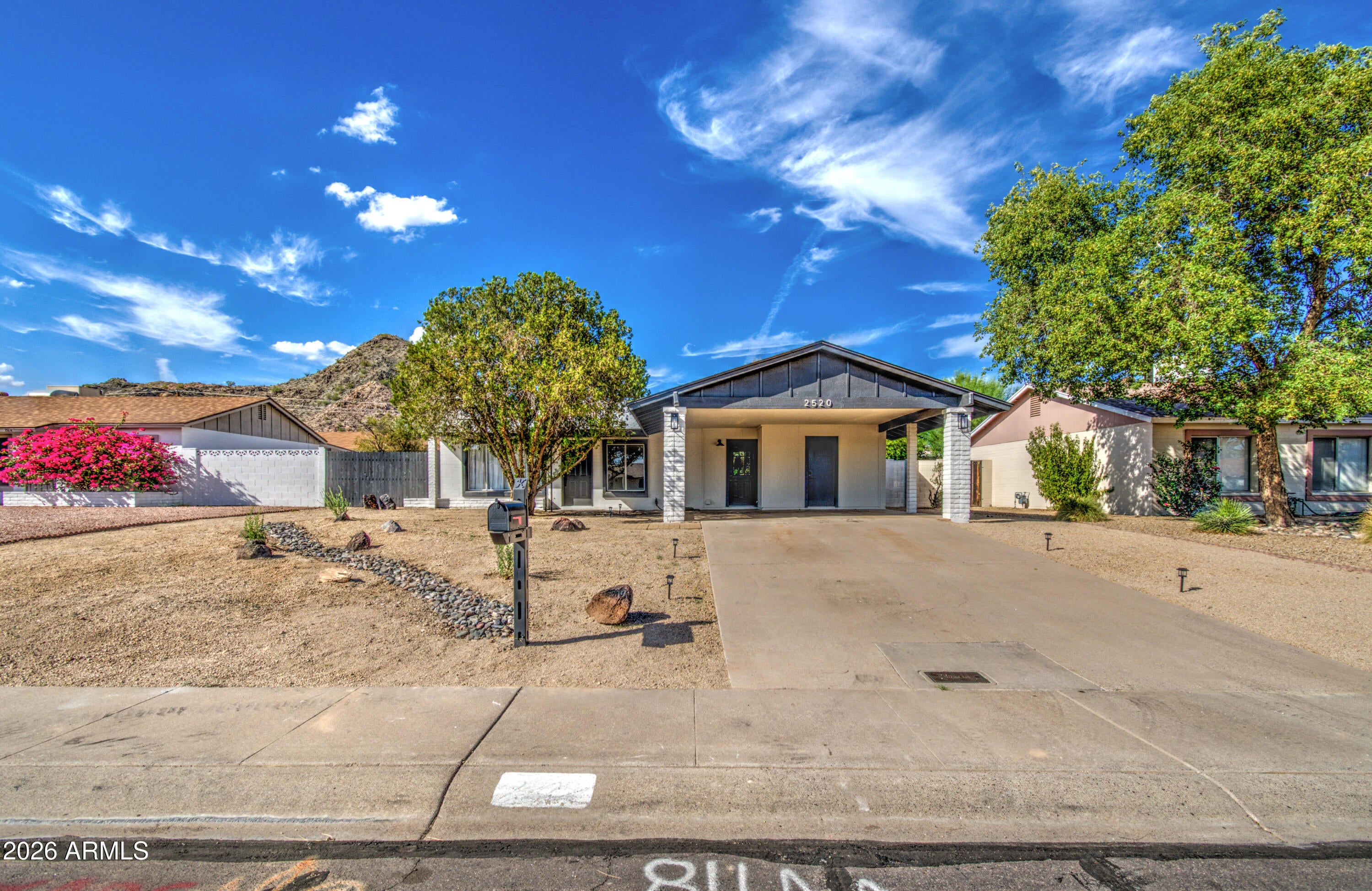 2520 E DAHLIA Drive