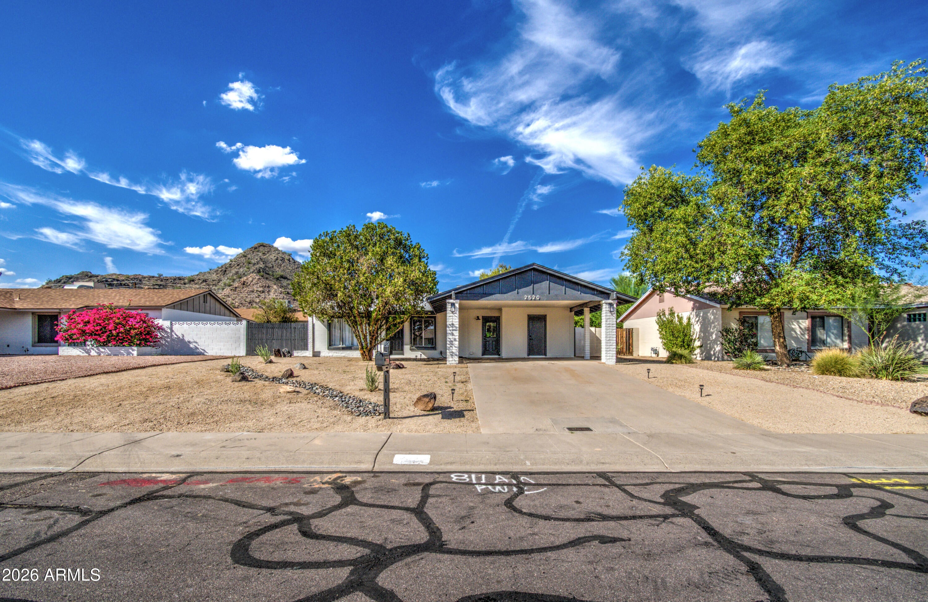 2520 E DAHLIA Drive