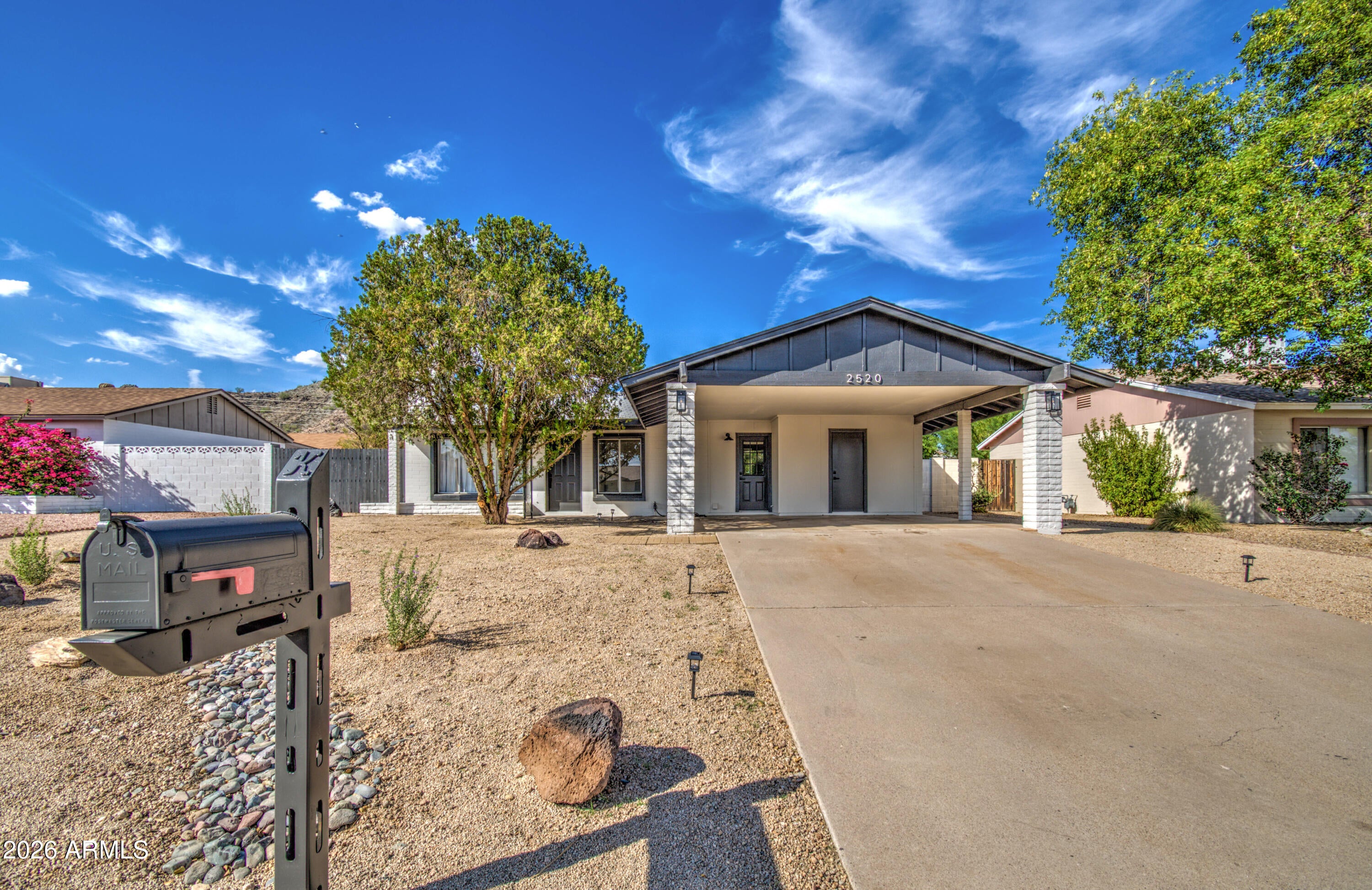 2520 E DAHLIA Drive