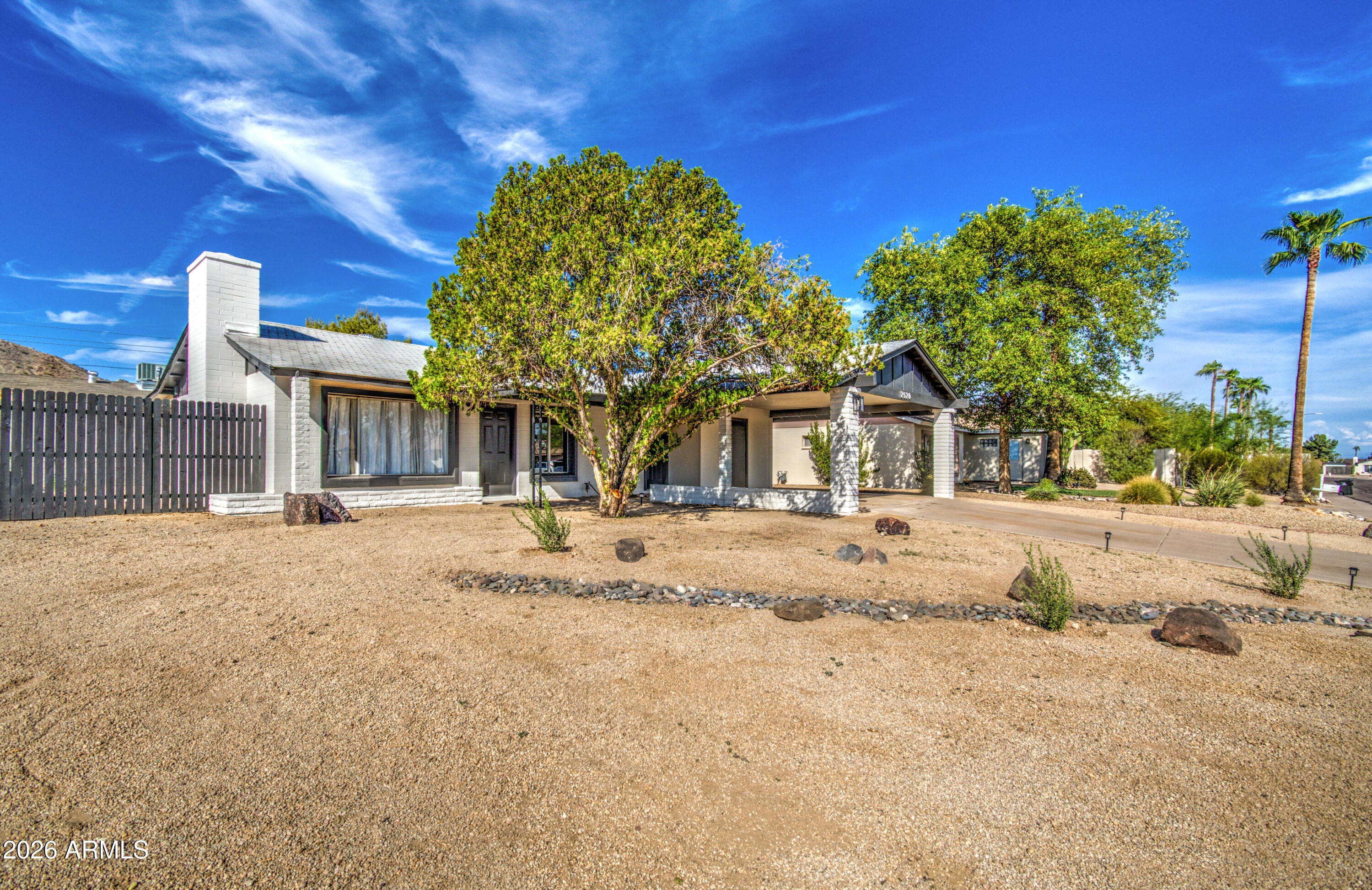 2520 E DAHLIA Drive