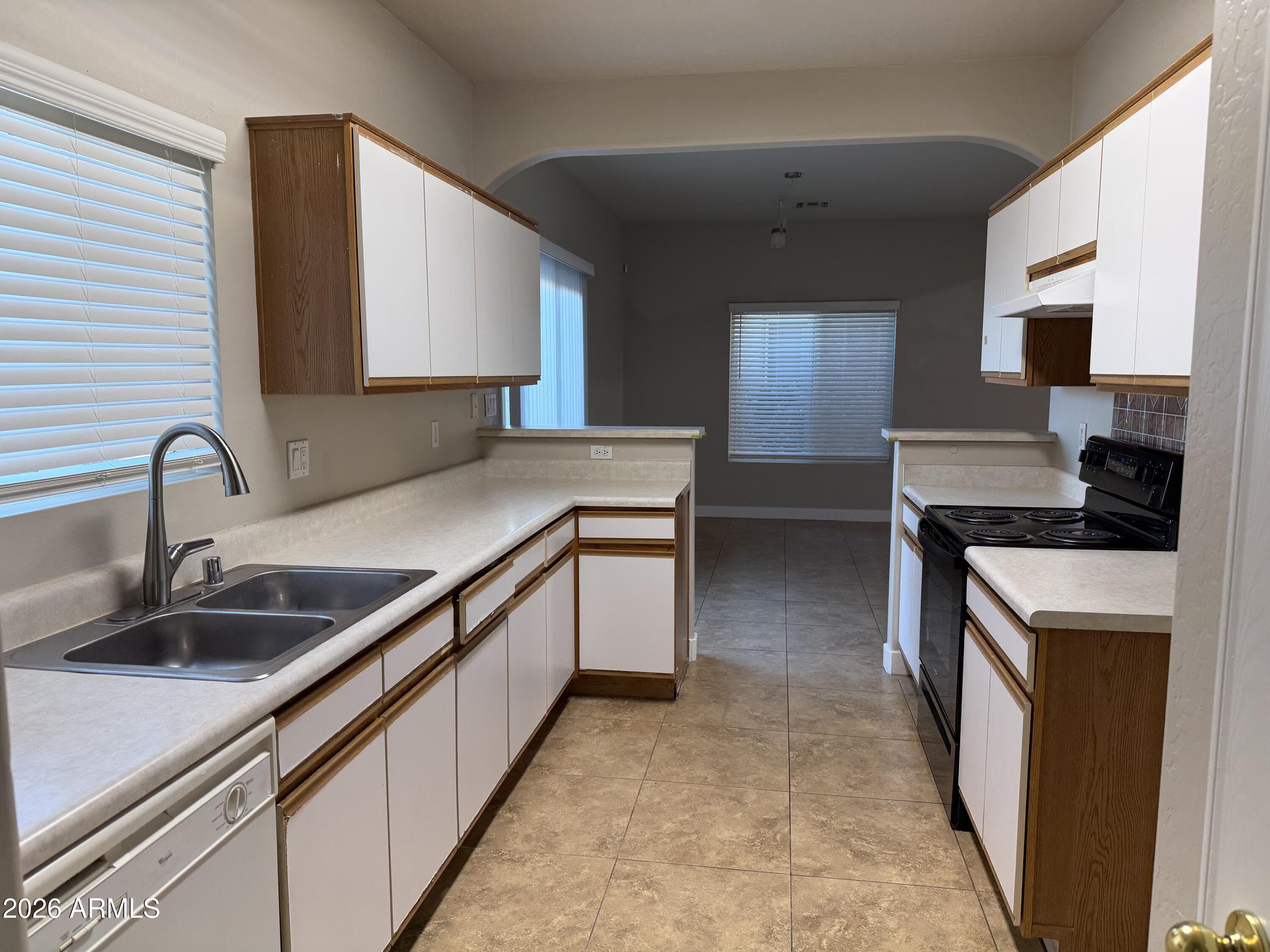 3806 W OREGON Avenue