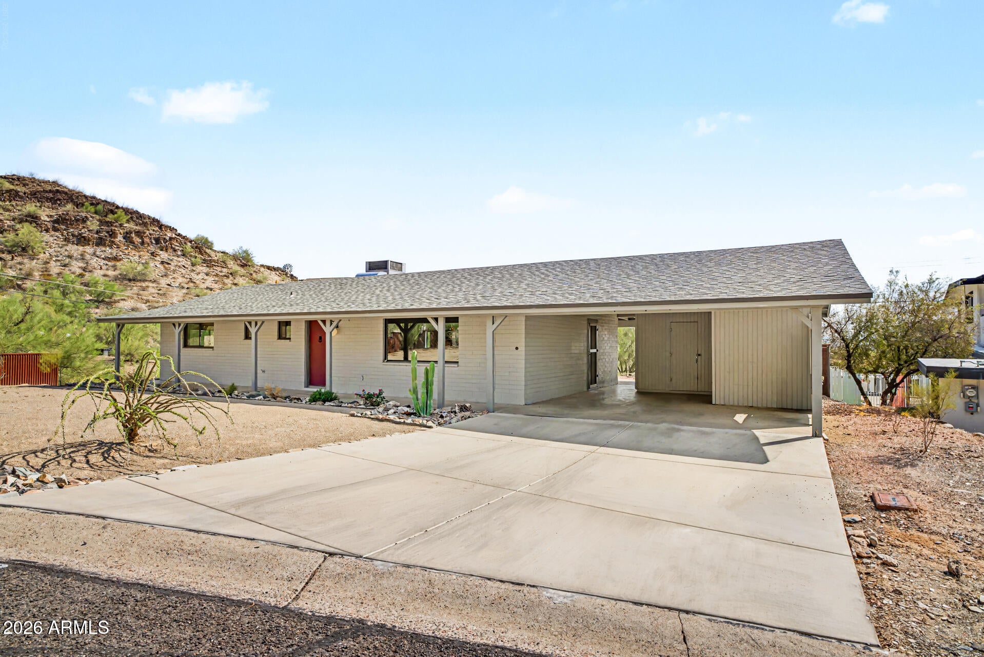 1743 E CINNABAR Avenue
