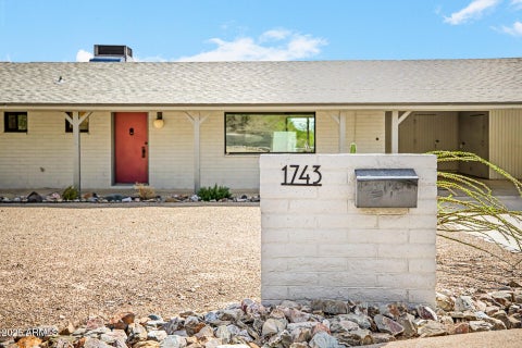 Photo of 1743 E Cinnabar Avenue, Phoenix, AZ 85020 (MLS # 7075617)