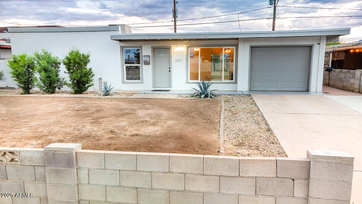 2007 W HIDALGO Avenue