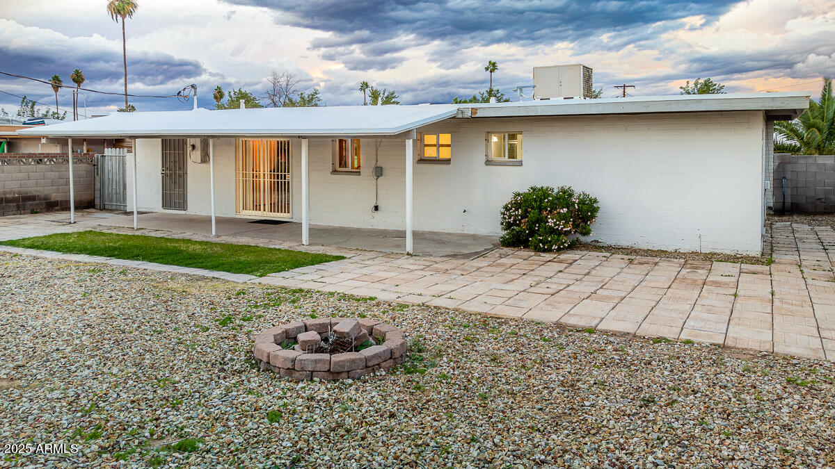 2007 W HIDALGO Avenue