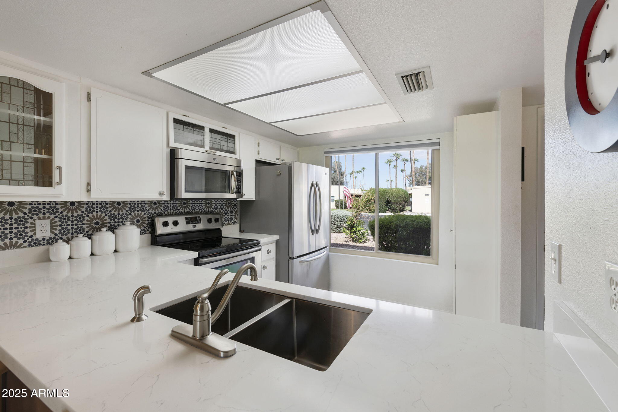 611 S DESERT FLOWER Drive