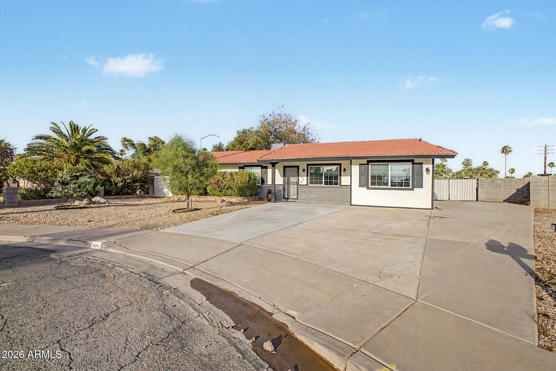 227 N WINTHROP Circle