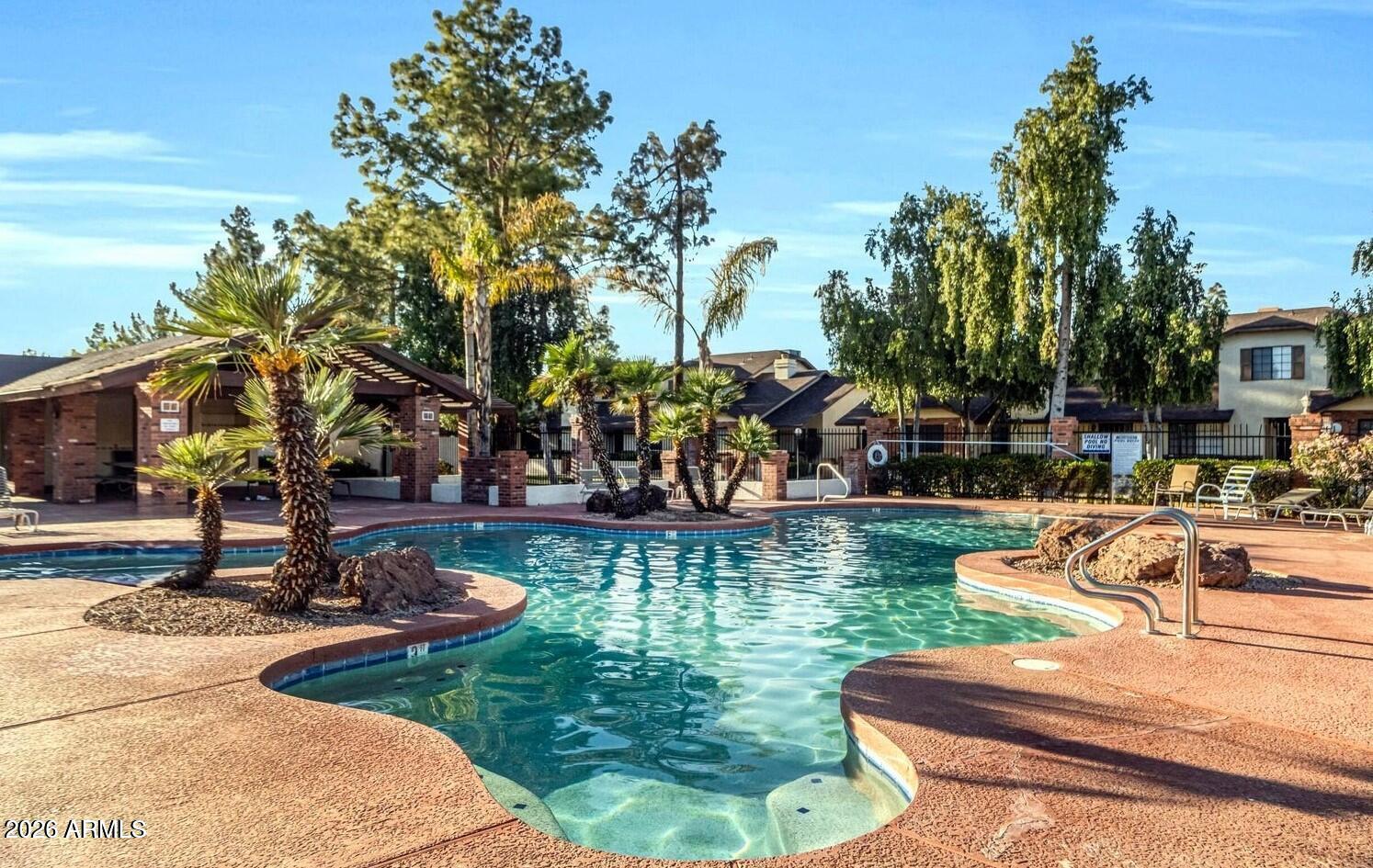 BRECKENRIDGE TOWNHOMES LT 1-182 COM AREA PRV DR - Residential