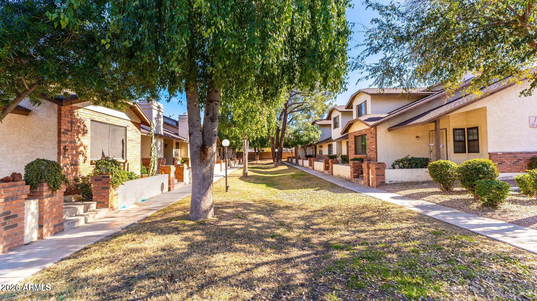 BRECKENRIDGE TOWNHOMES LT 1-182 COM AREA PRV DR - Residential