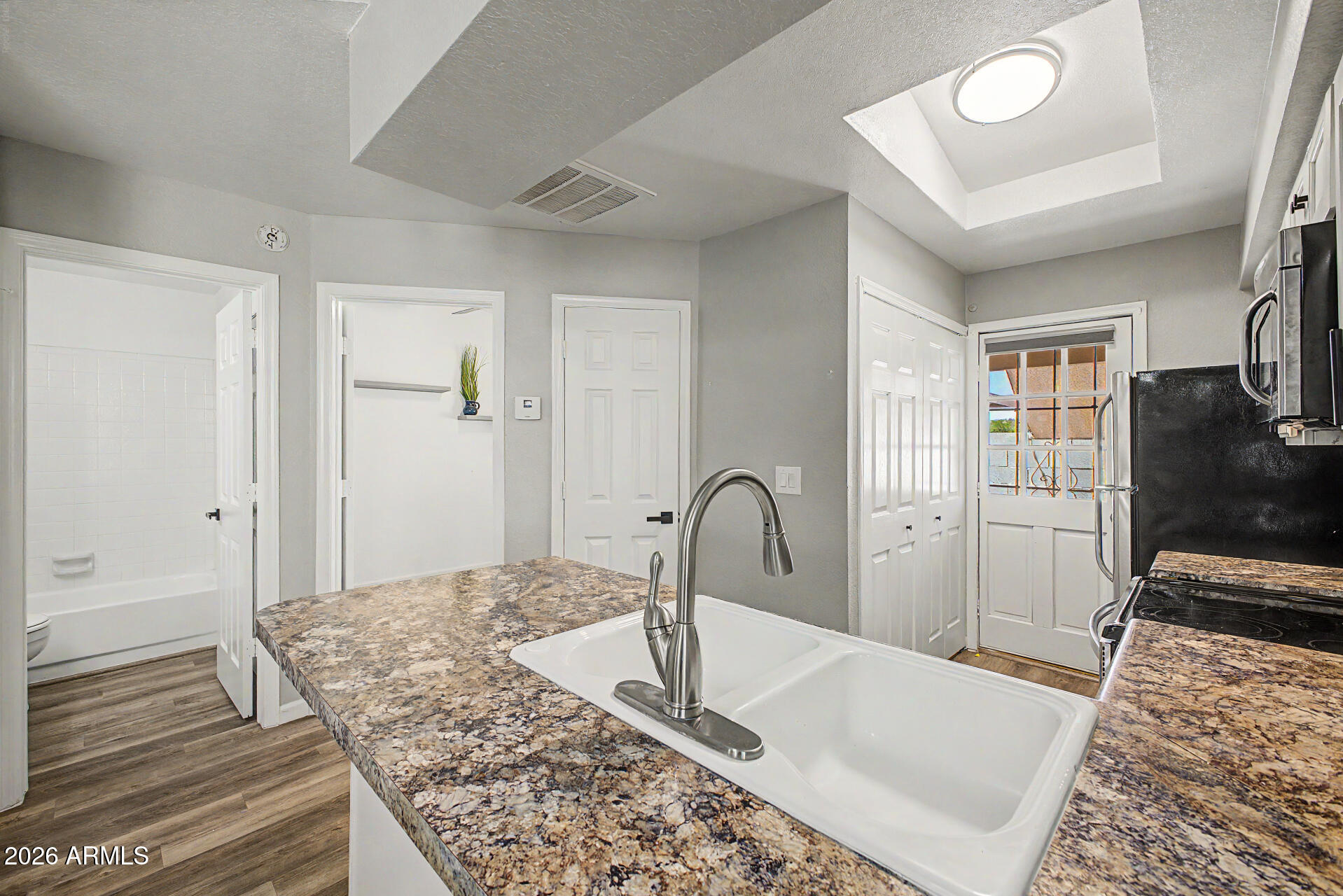 BRECKENRIDGE TOWNHOMES LT 1-182 COM AREA PRV DR - Residential