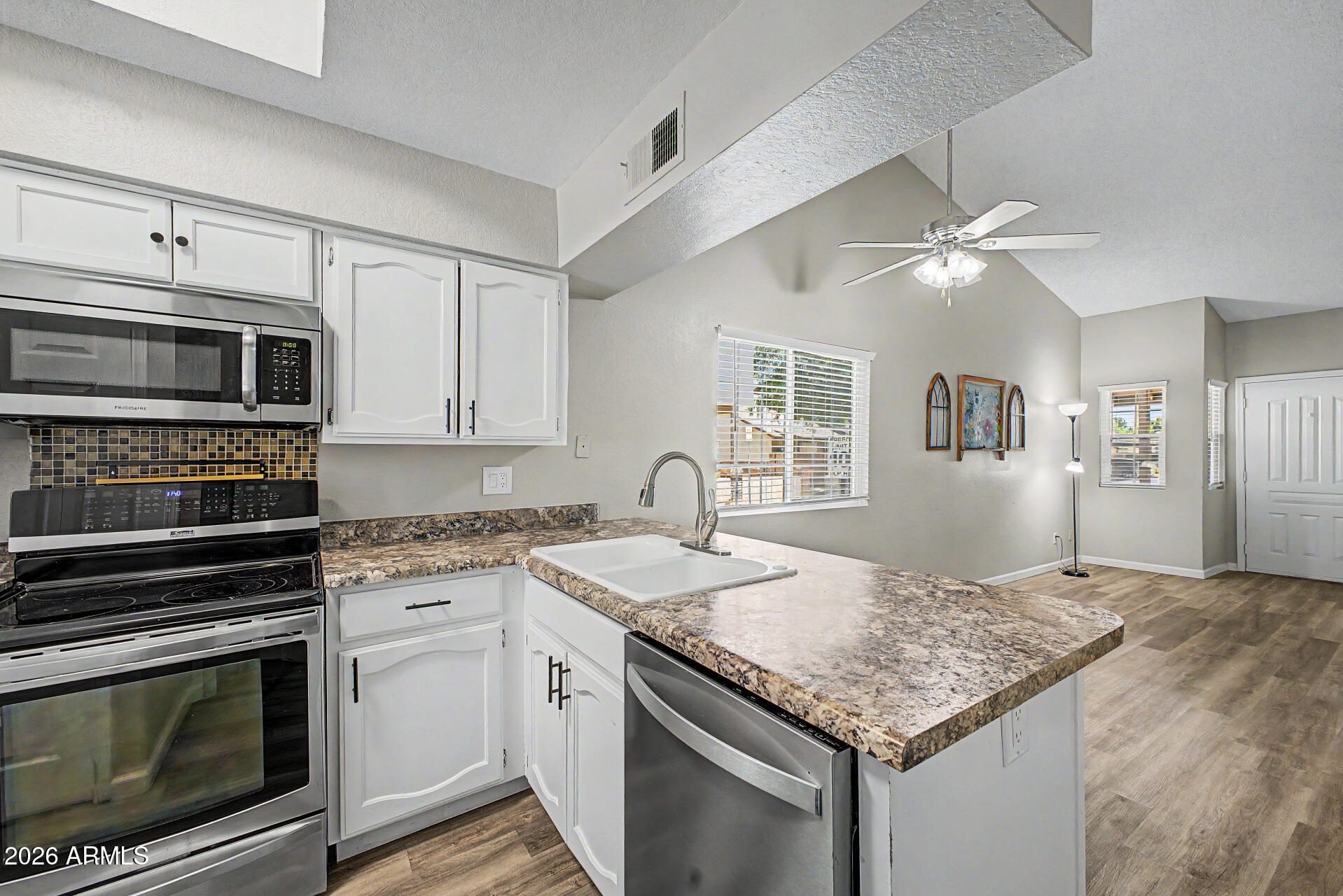 BRECKENRIDGE TOWNHOMES LT 1-182 COM AREA PRV DR - Residential