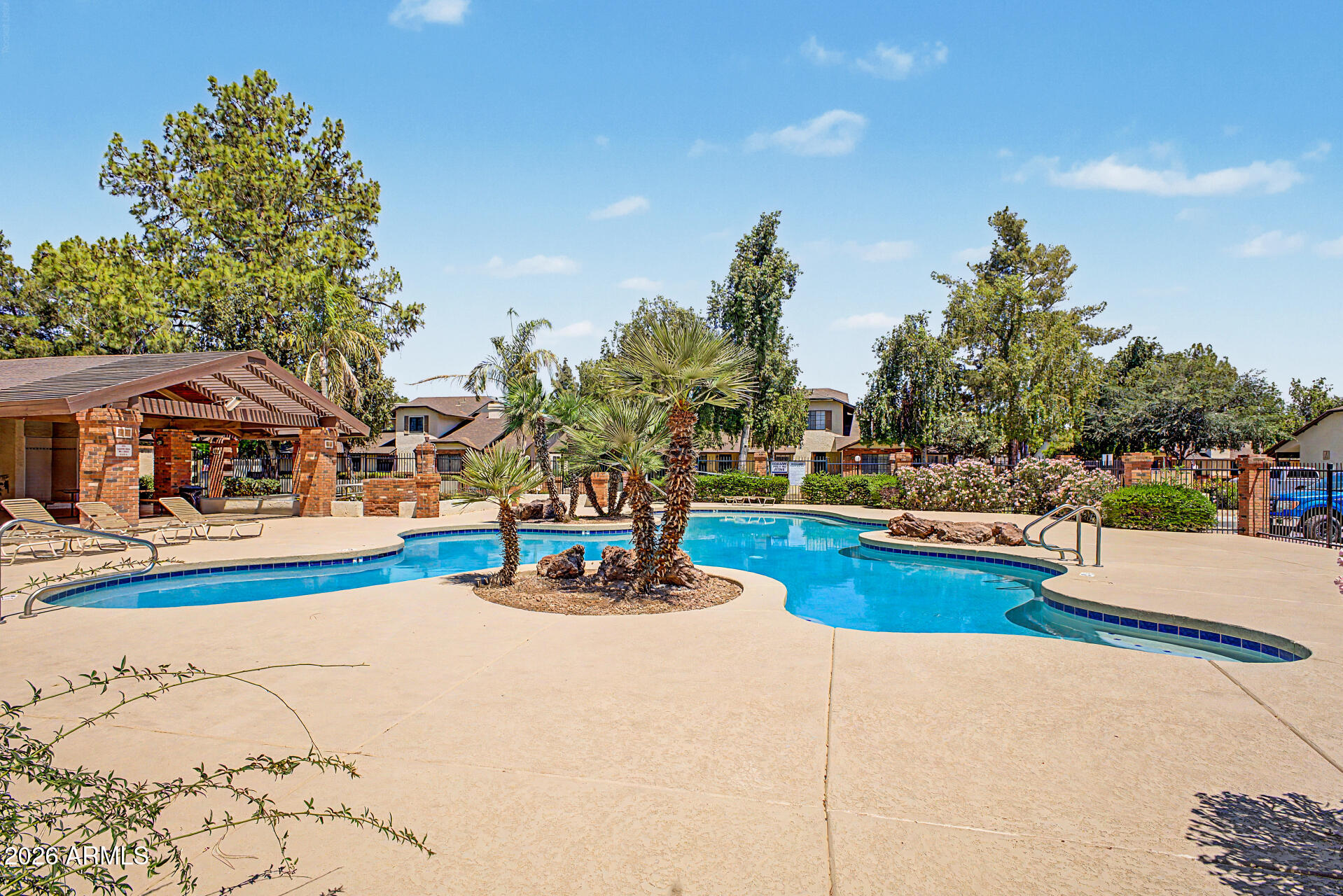 BRECKENRIDGE TOWNHOMES LT 1-182 COM AREA PRV DR - Residential