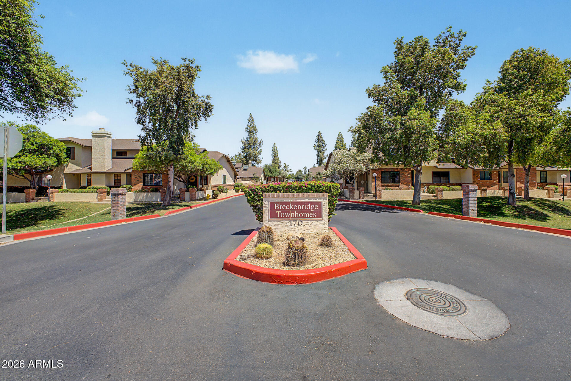 BRECKENRIDGE TOWNHOMES LT 1-182 COM AREA PRV DR - Residential
