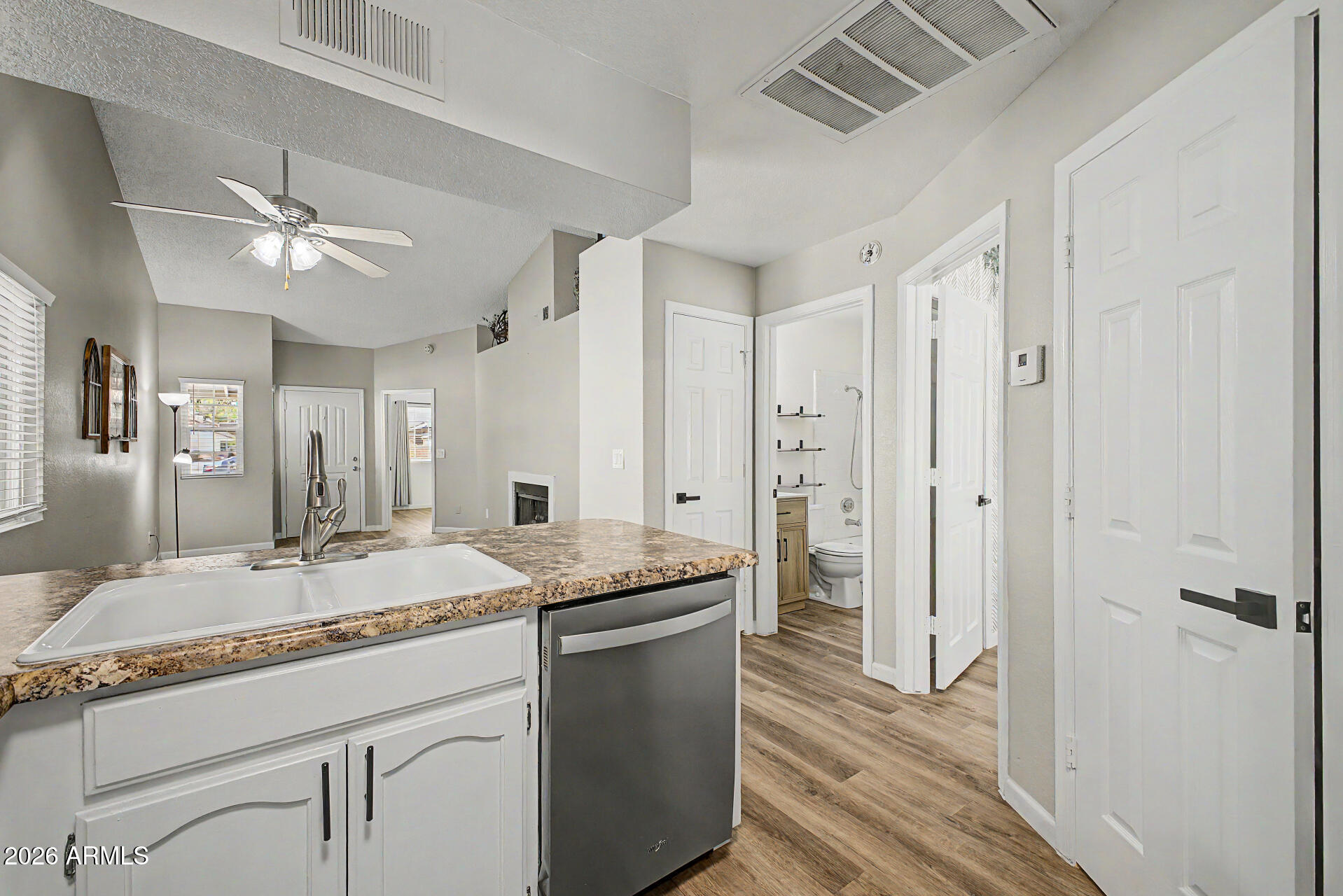 BRECKENRIDGE TOWNHOMES LT 1-182 COM AREA PRV DR - Residential